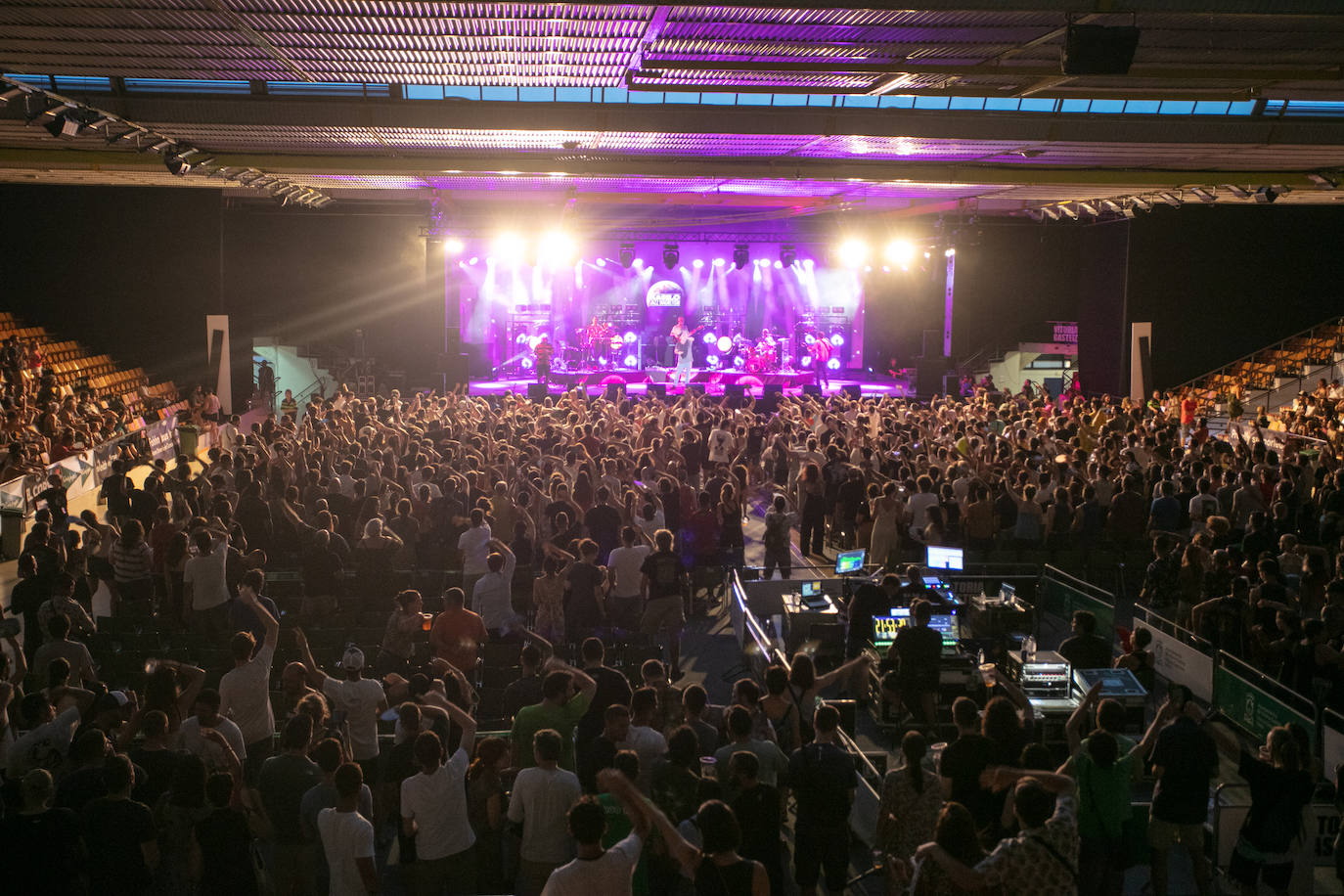 Fotos: Kase O despide el festival con un repaso a uno de los mejores repertorios del rap nacional