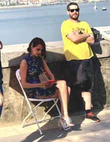 Imagen secundaria 2 - Paul Giamatti y Macarena Gómez en el rodaje de '30 monedas' en el muelle de Arriluze en Getxo.