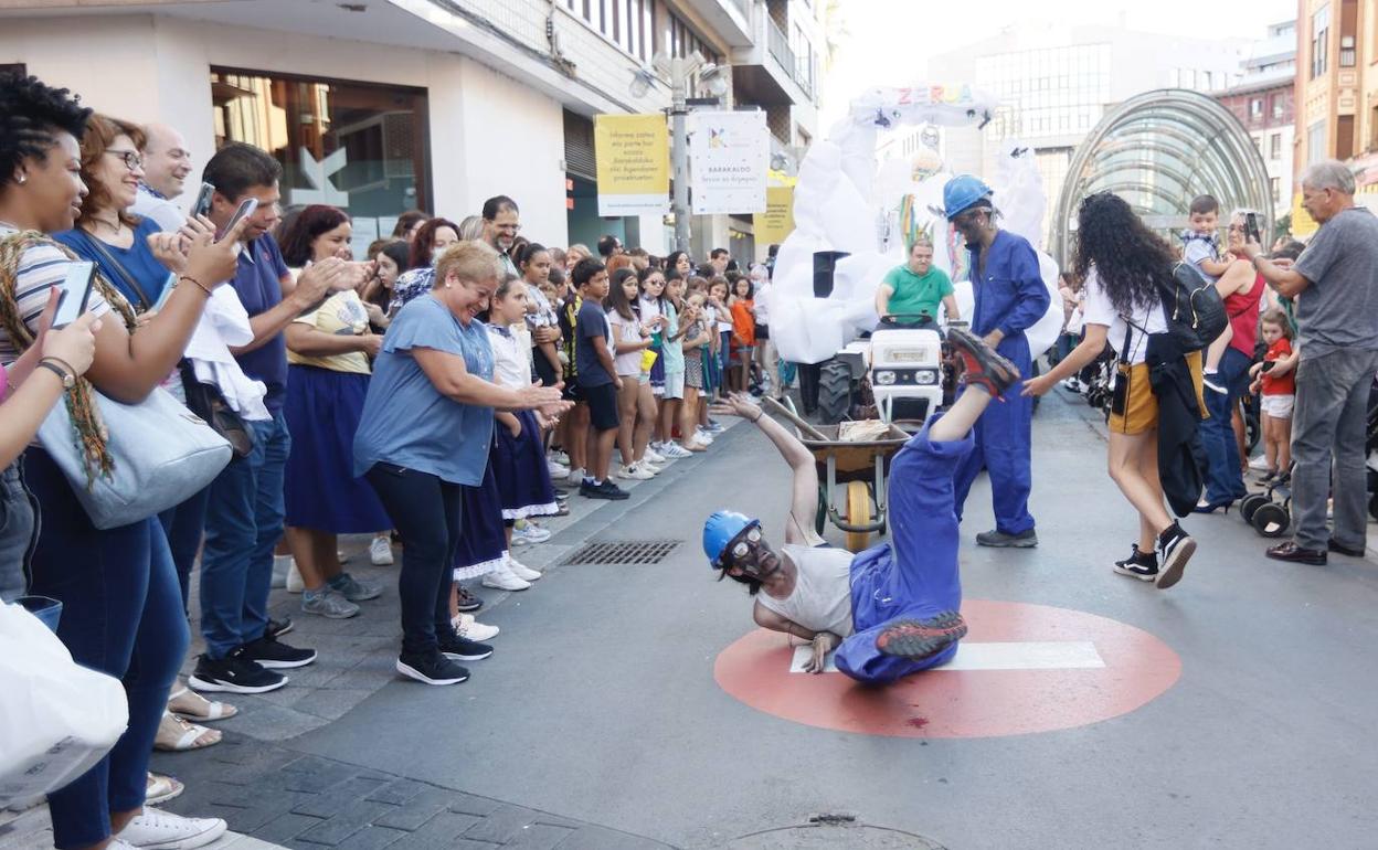 La bajada de las cuadrillas del sábado día 9 marcó el inicio de unas fiestas sin grandes incidentes. 
