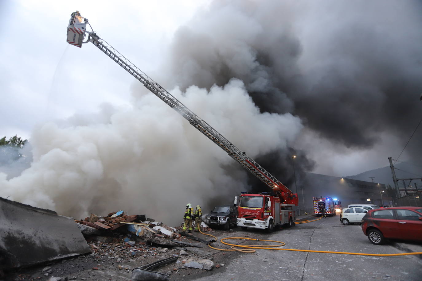 Fotos: Diez desalojados tras un incendio en Lemoa