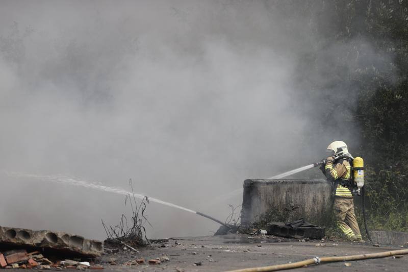 Fotos: Diez desalojados tras un incendio en Lemoa