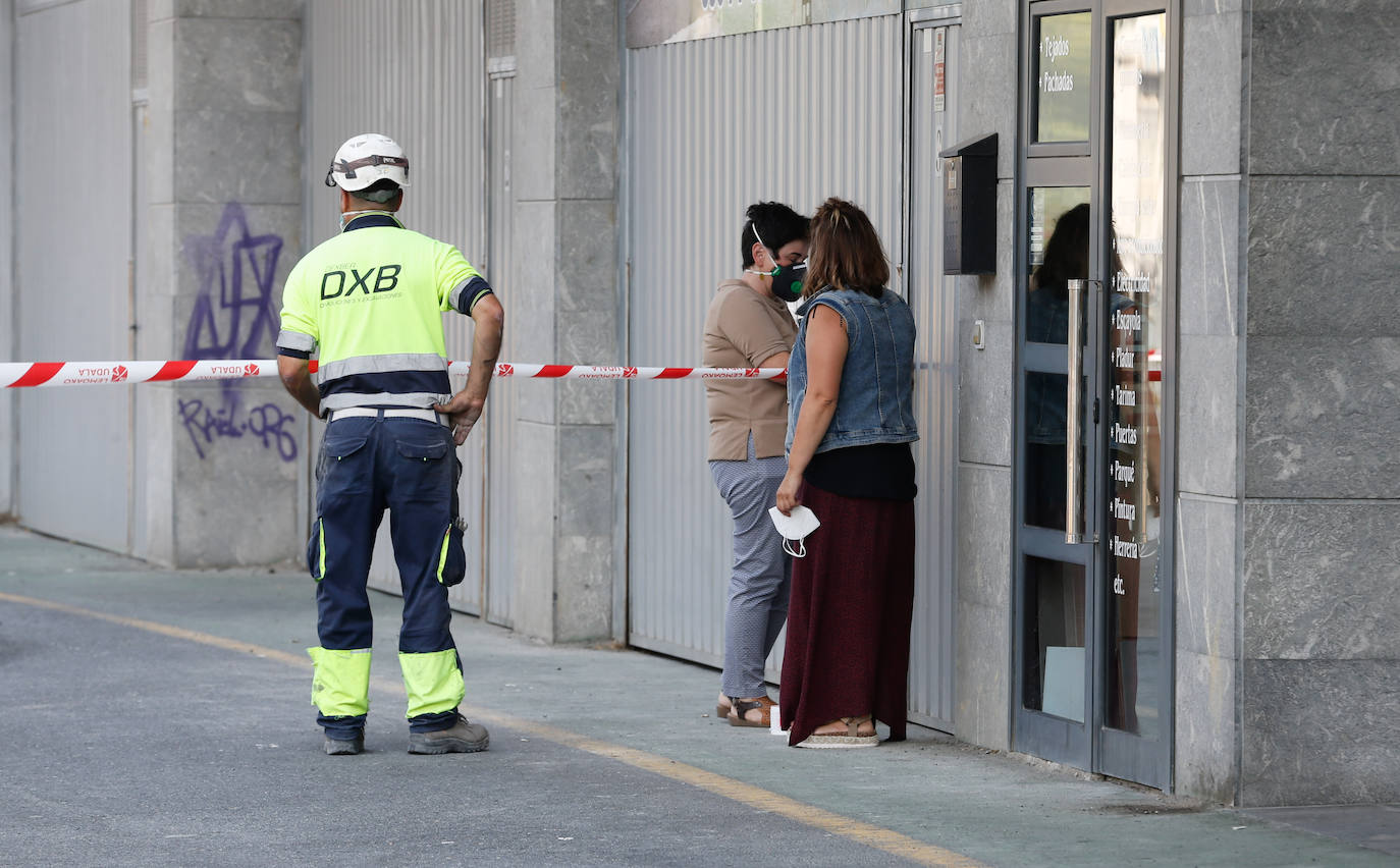 La presencia de amianto complica la extinción del incendio y el desescombro en Lemoa