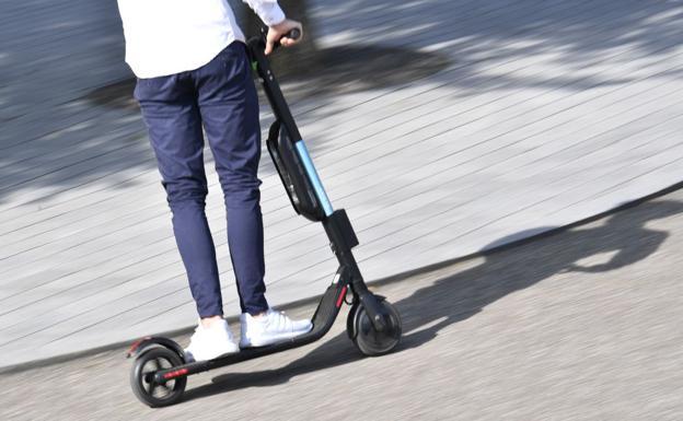 La DGT persigue a los patinetes eléctricos: las multas que caerán en verano