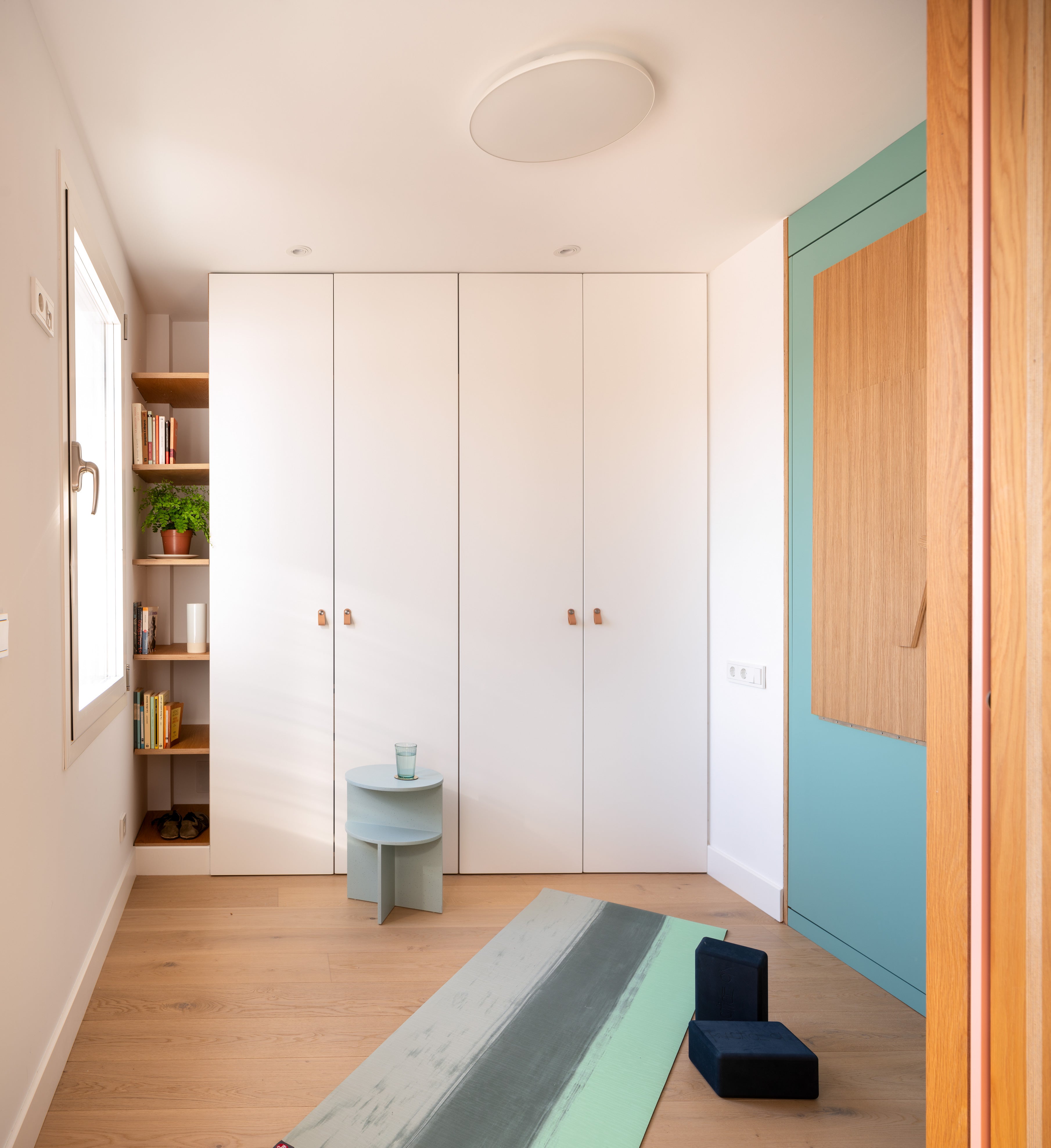 Fotos: El sorprendente &#039;minipiso&#039; de una pareja en el Puerto Viejo: 25 metros y habitaciones que se transforman