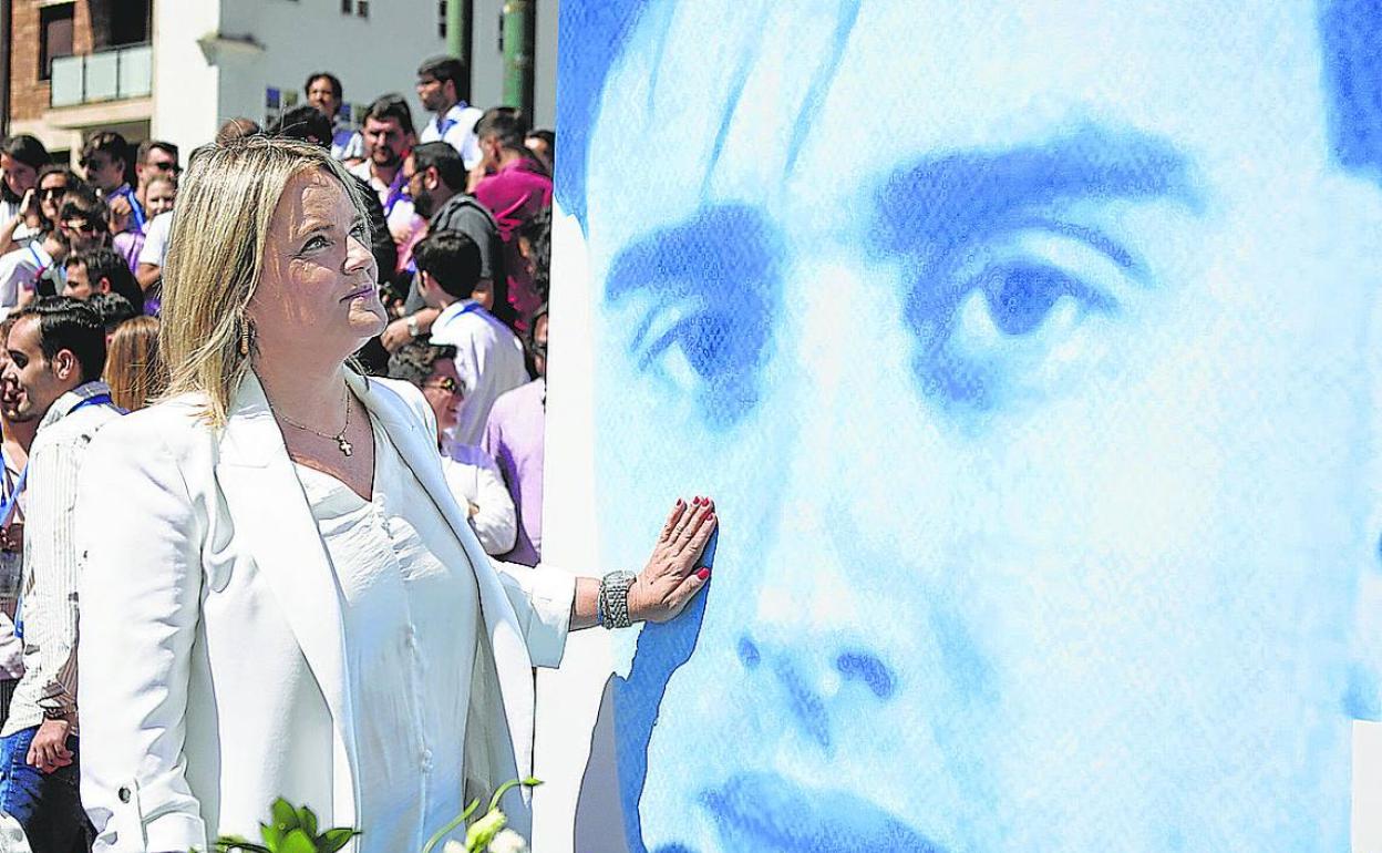 Marimar Blanco, en el reciente homenaje que le tributaron a su hermano en Ermua. 
