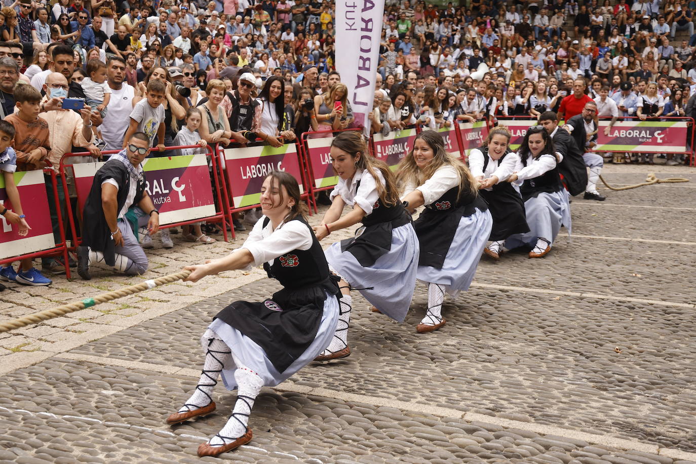 Fotos: Las pruebas de herri kirolak celebradas en Fueros, en imágenes