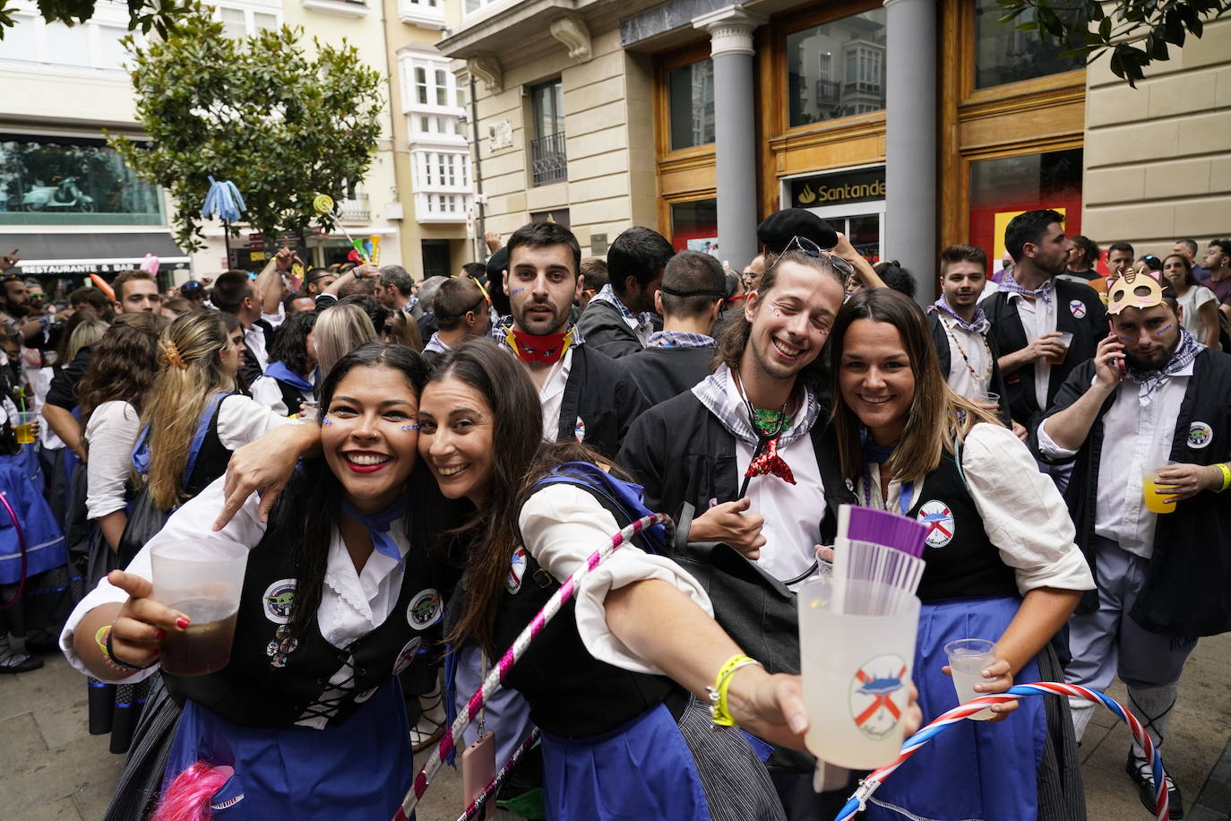 Fotos: Búscate en las fotos del Día del Blusa y la Neska de Vitoria