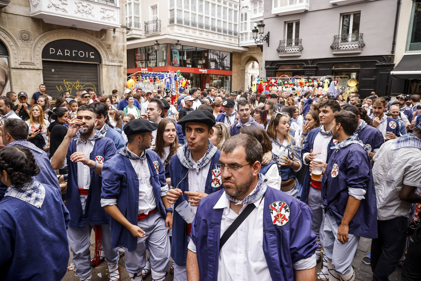 Fotos: Búscate en las fotos del Día del Blusa y la Neska de Vitoria