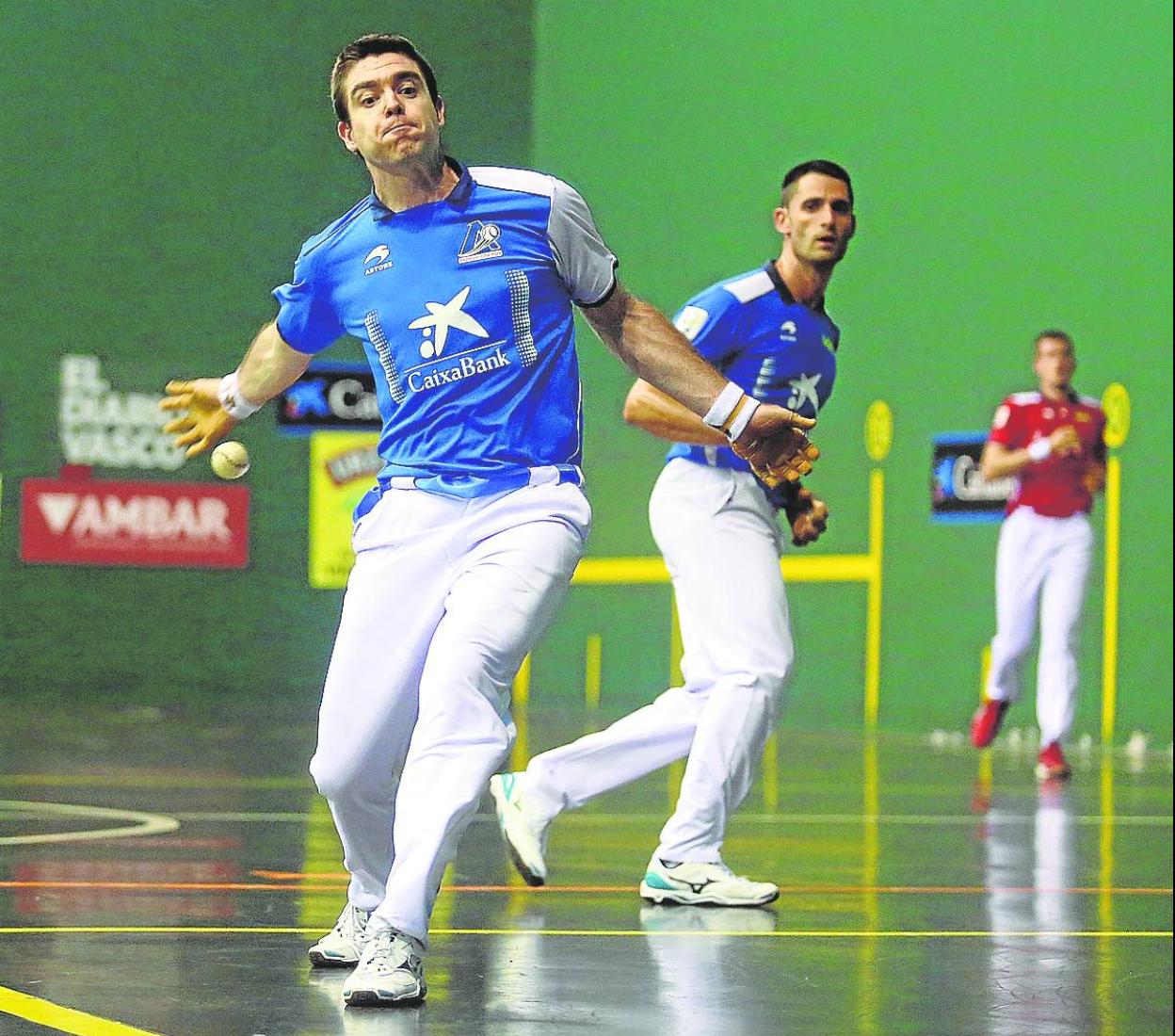 Irribarria y Albisu firmaron un gran encuentro en el frontón de Etxebarri. 