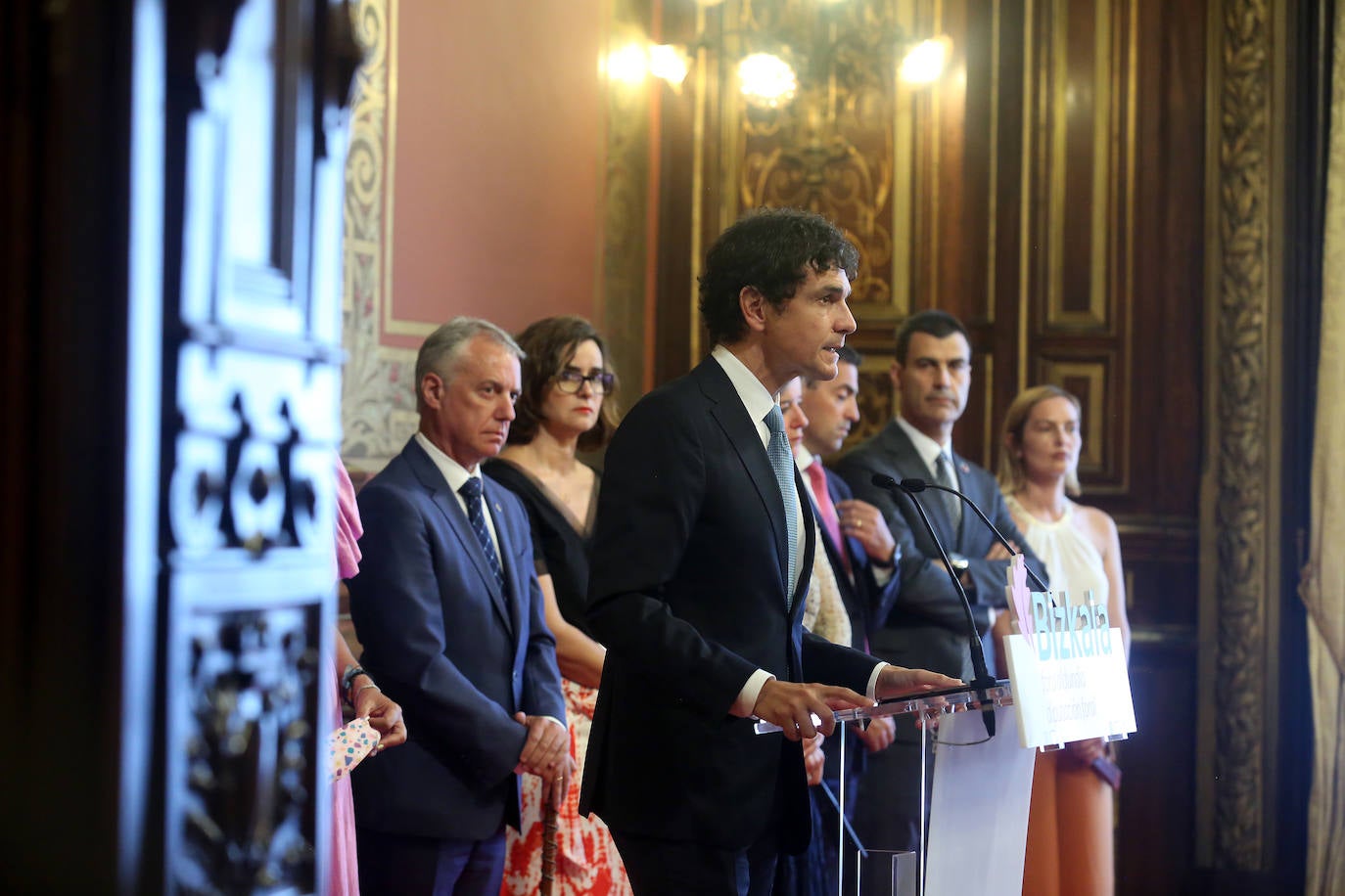 Rementeria, durante su intervención ante la mirada de Iñigo Urkullu.