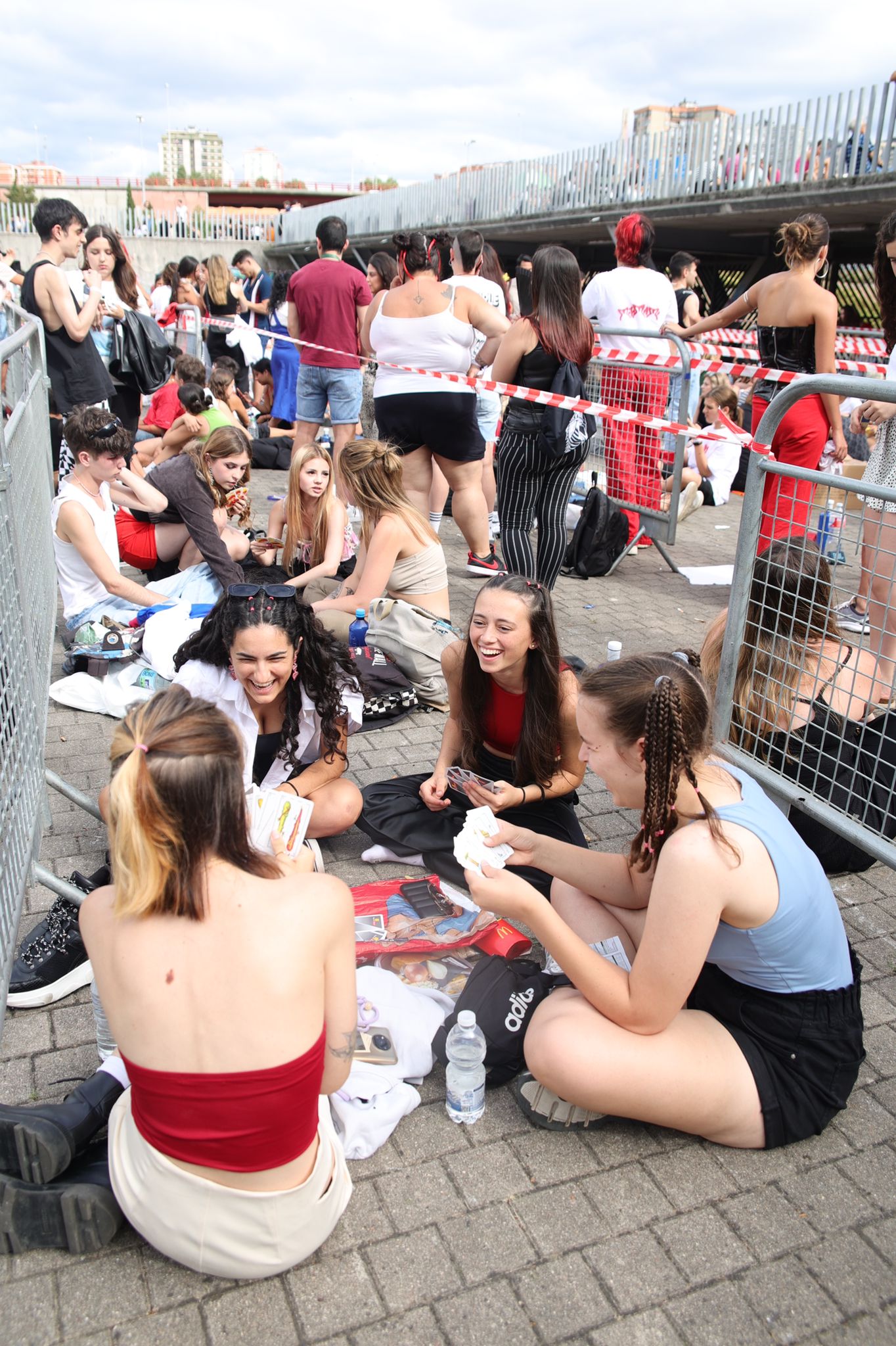 Fotos: Largas colas para ver a RosalÍa en el BEC