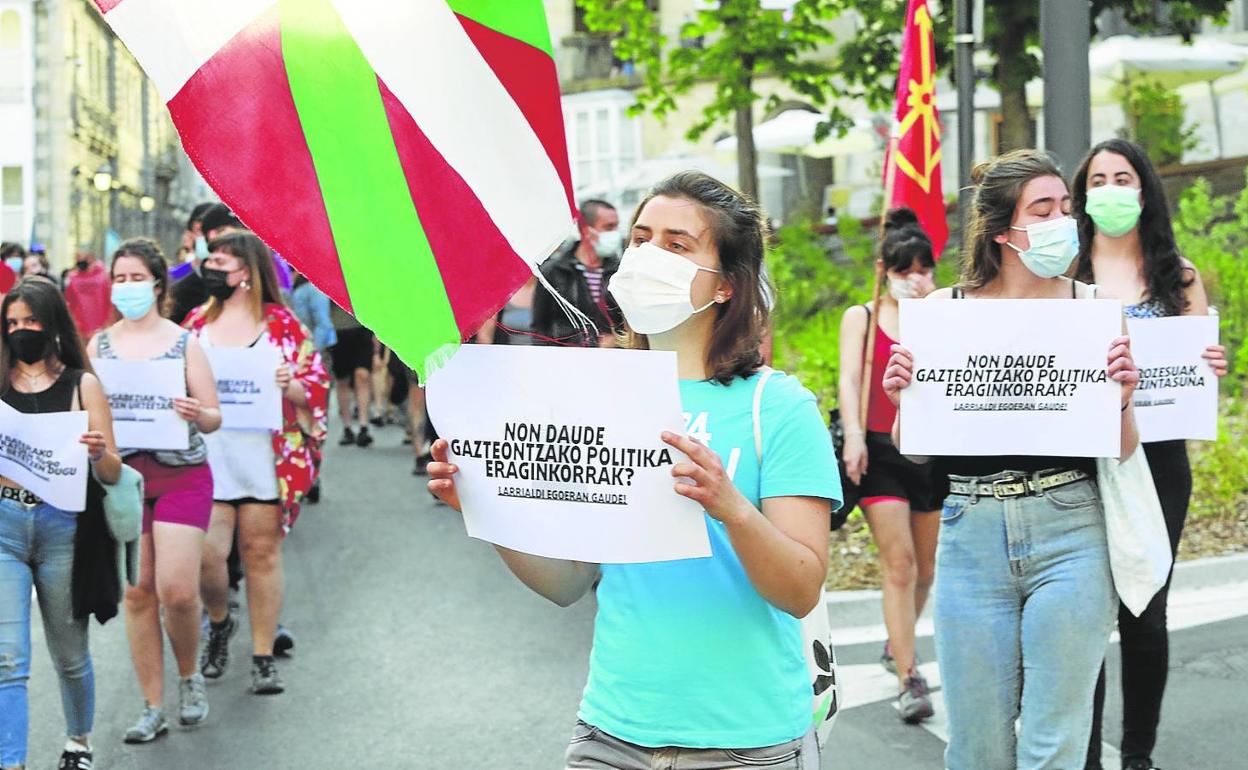 Manifestación de Ernai celebrada en las calles del centro de Vitoria en mayo del año pasado. 