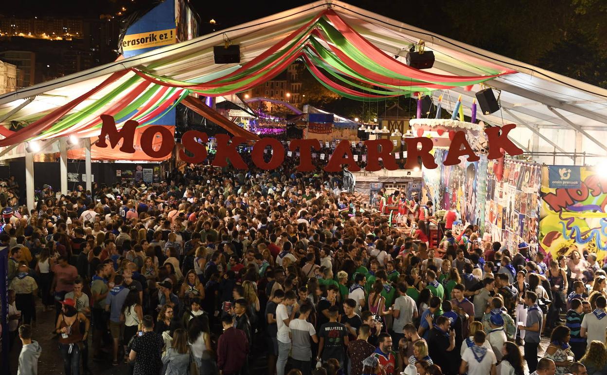 Pinchazos a mujeres: La Ertzaintza estudia inflitrar a agentes en los recintos festivos para vigilar posibles pinchazos