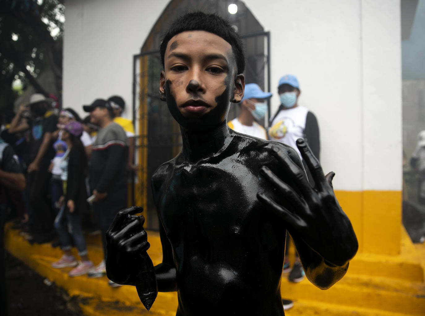 Fotos: Pintados con aceite negro para festejar las fiestas en Nicaragua