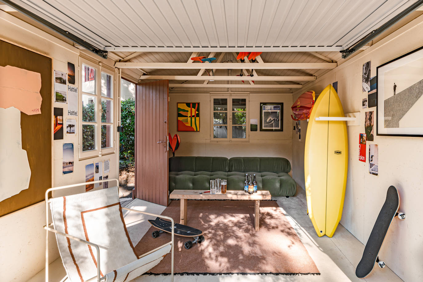 Fotos: La casa más bonita de Las Landas es rojiblanca, con una piscina espectacular (y se puede alquilar)