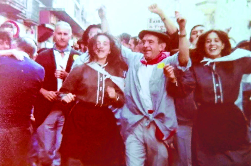 Begoña junto a su padre Pruden y una prima de Madrid en el año 1982.