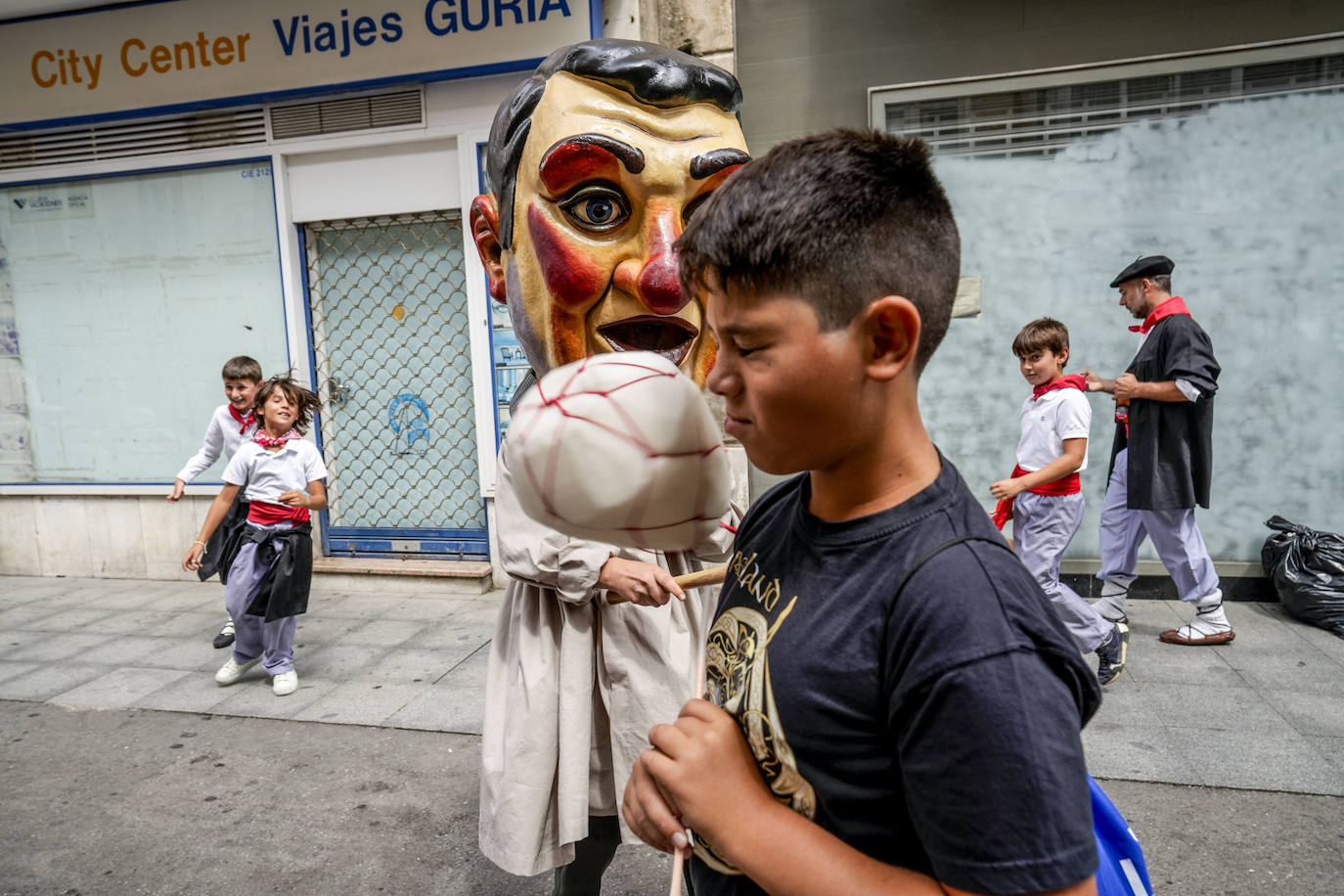 Fotos: Los Gigantes y Cabezudos toman Vitoria por las fiestas de La Blanca