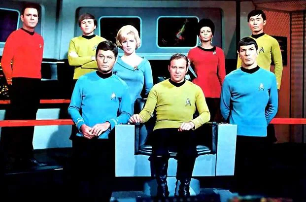 El reparto de 'Star trek', en el puente de mando de la Enterprise. 