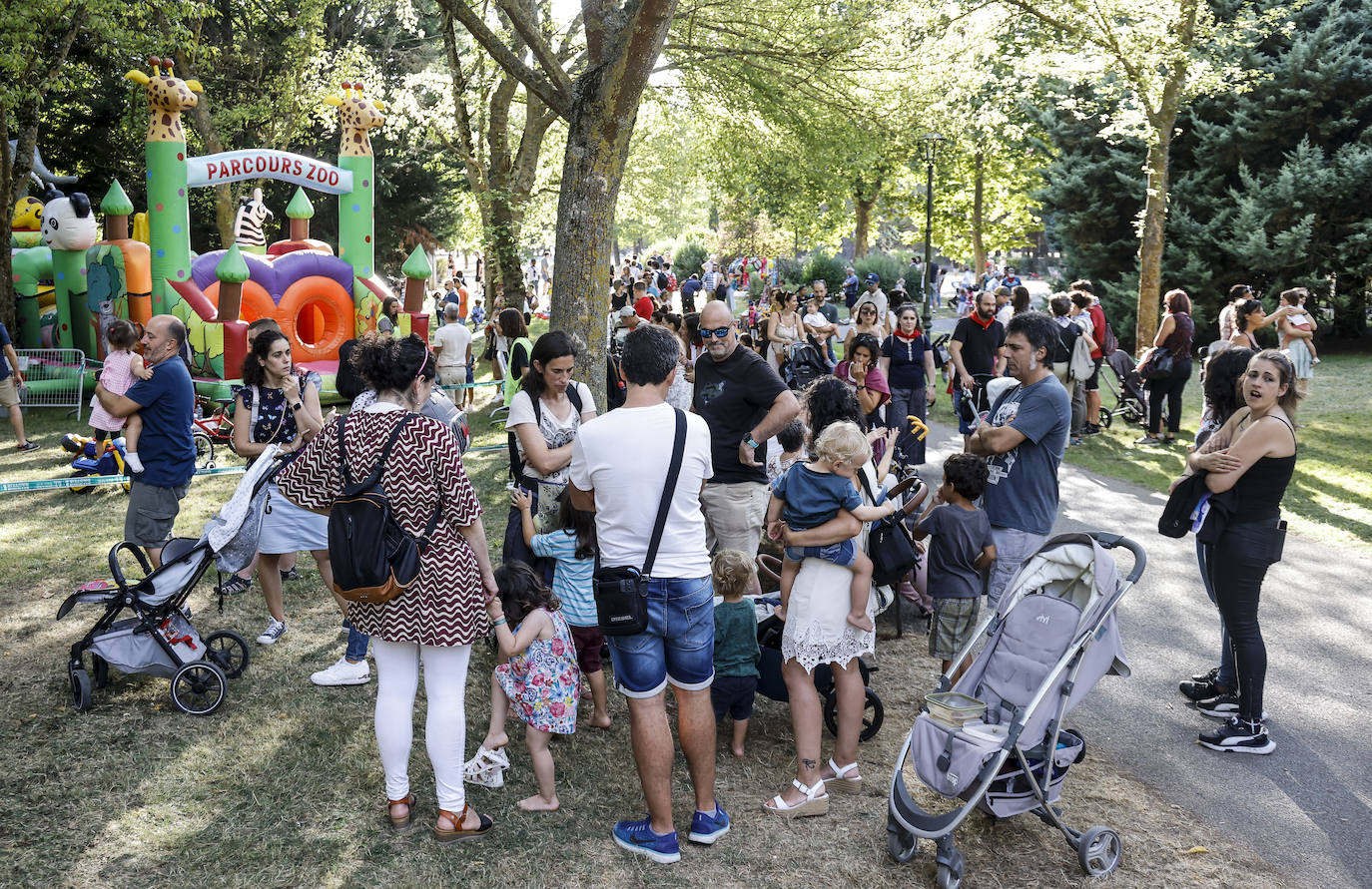 Fotos: El dragón y el pan reinan en el espacio infantil de La Blanca en el parque de Arriaga