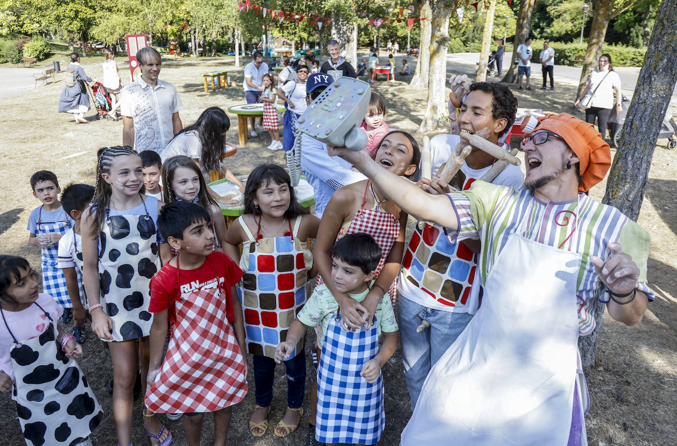 Fotos: El dragón y el pan reinan en el espacio infantil de La Blanca en el parque de Arriaga