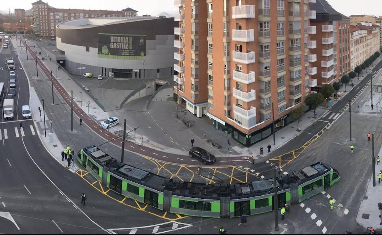 El tranvía, a su paso por la calle Florida.