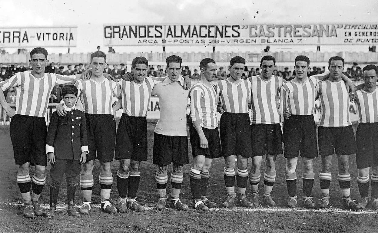 Los jugadores que formaron por el Alavés en el estreno en Segunda. 