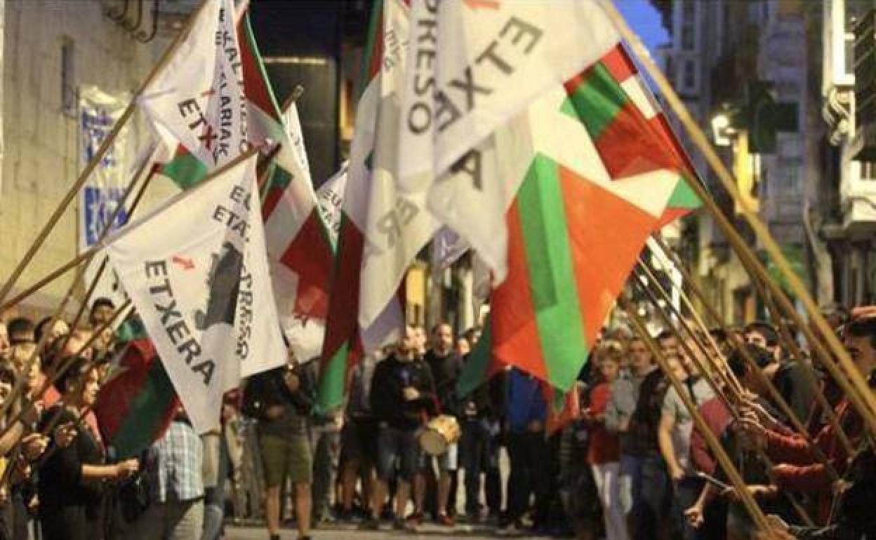 Los homenajes a etarras provocan una tormenta política en Navarra