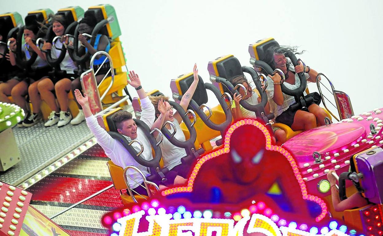 Las barracas y el circo se quedarán en Etxebarria hasta el 4 de septiembre. 