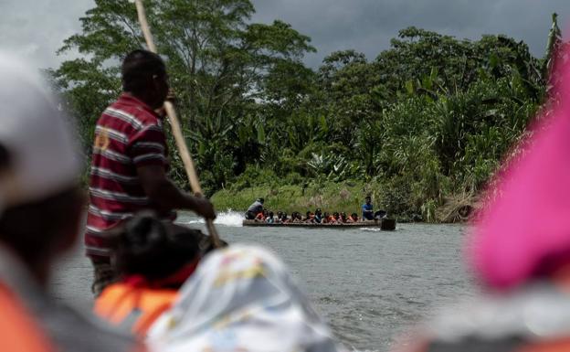 Lanchas en la selva del Darién, en la frontera entre Colombia y Panamá.