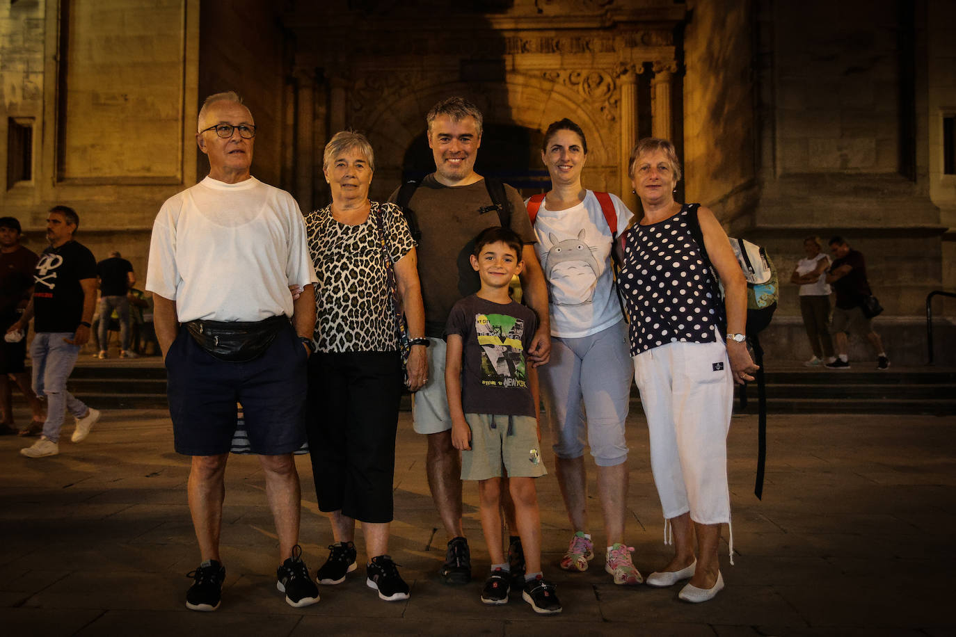 Fotos: Miles de vizcaínos peregrinan a Begoña para ver a la Amatxu