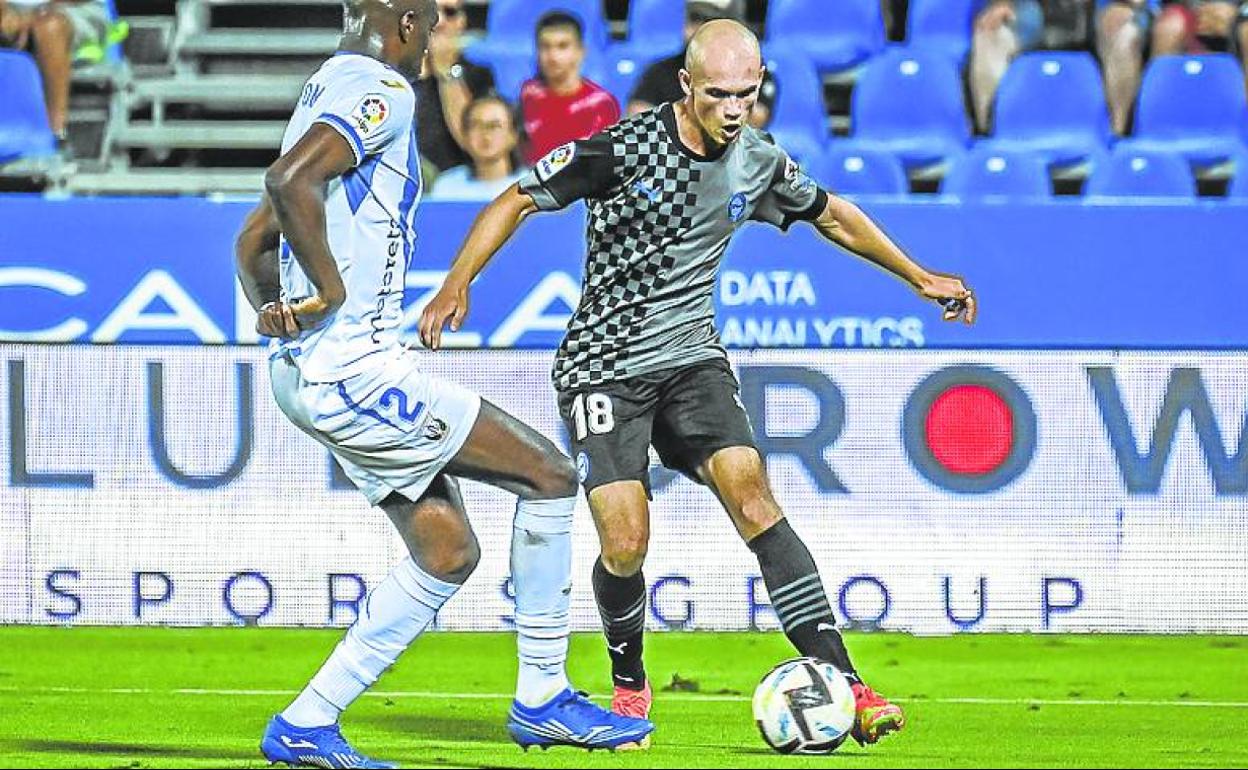 Guridi centra ante la oposición de Nyom. 