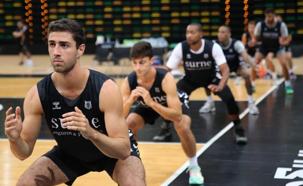 La plantilla del Bilbao Basket ha iniciado hoy los entrenamientos. 