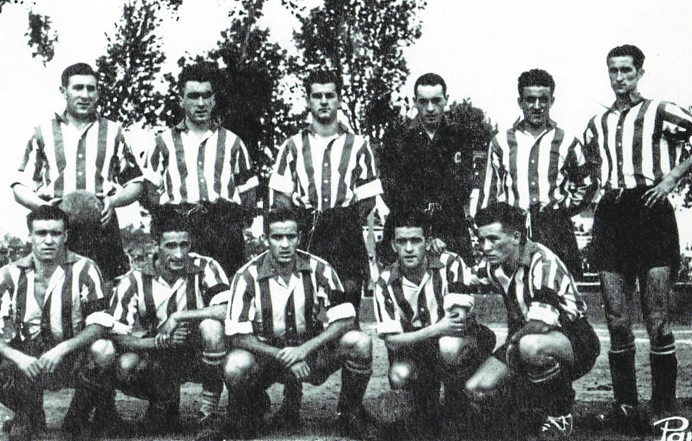 Una alineación del Alavés de los años 40 del siglo pasado.