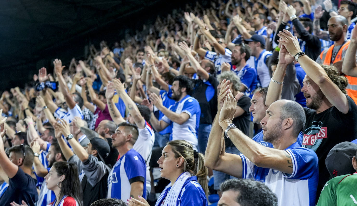 Fotos: Ambientazo en Mendizorroza contra el Mirandés