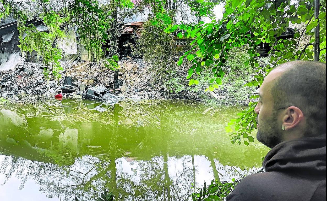 El incendio hizo colapsar en cuestión de horas el edificio de la calle Estación, en el que vivían 15 personas. 