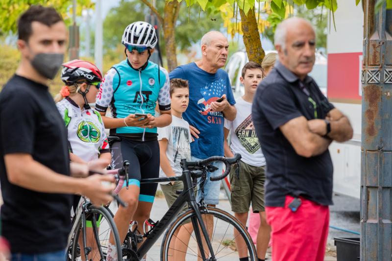 Fotos: La Vuelta calienta motoroes en Vitoria