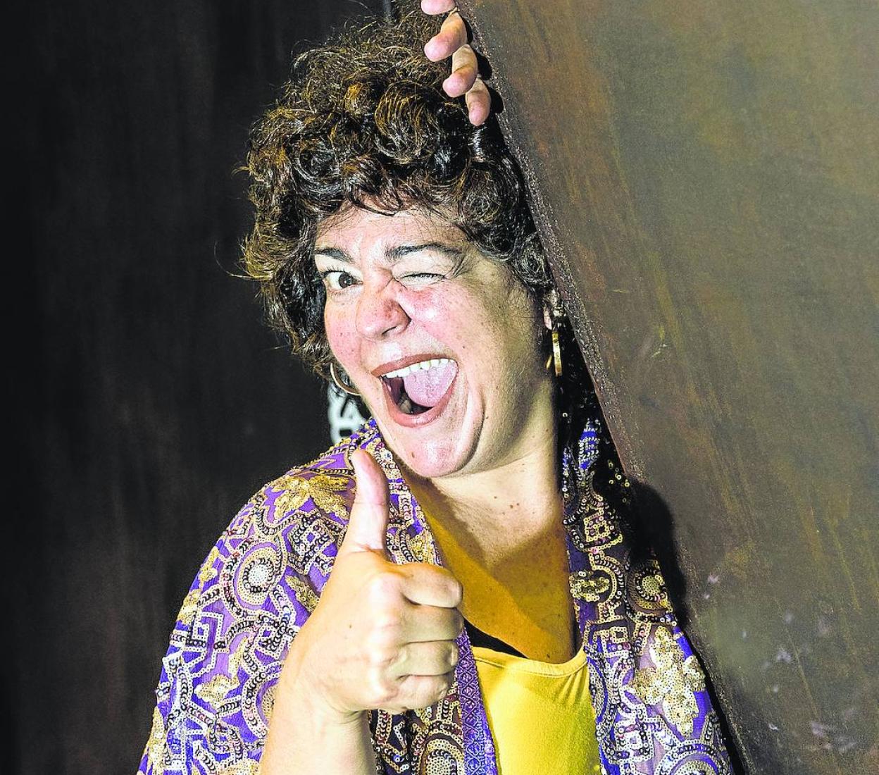 Gurutze Beitia tiene el don de provocar carcajadas nada más salir al escenario. 