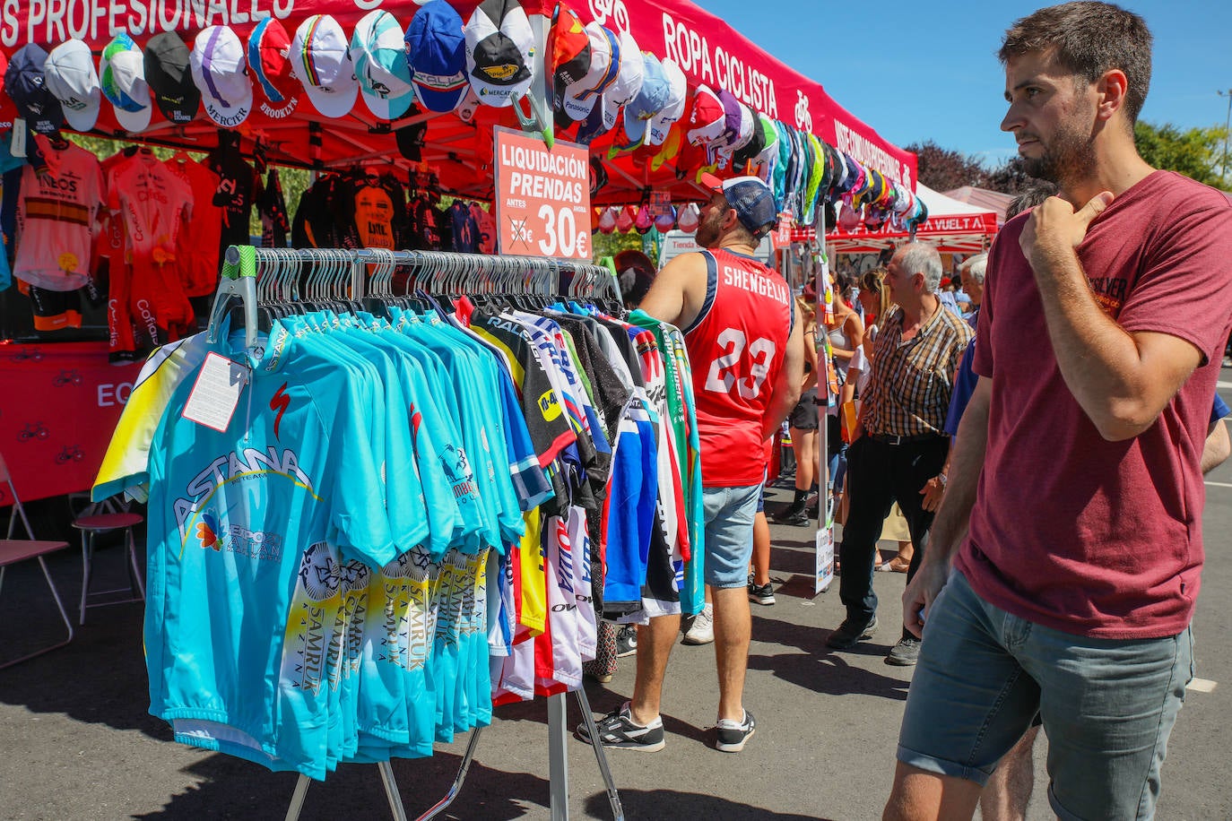 Fotos: Las mejores fotos de la cuarta etapa de La Vuelta en Álava