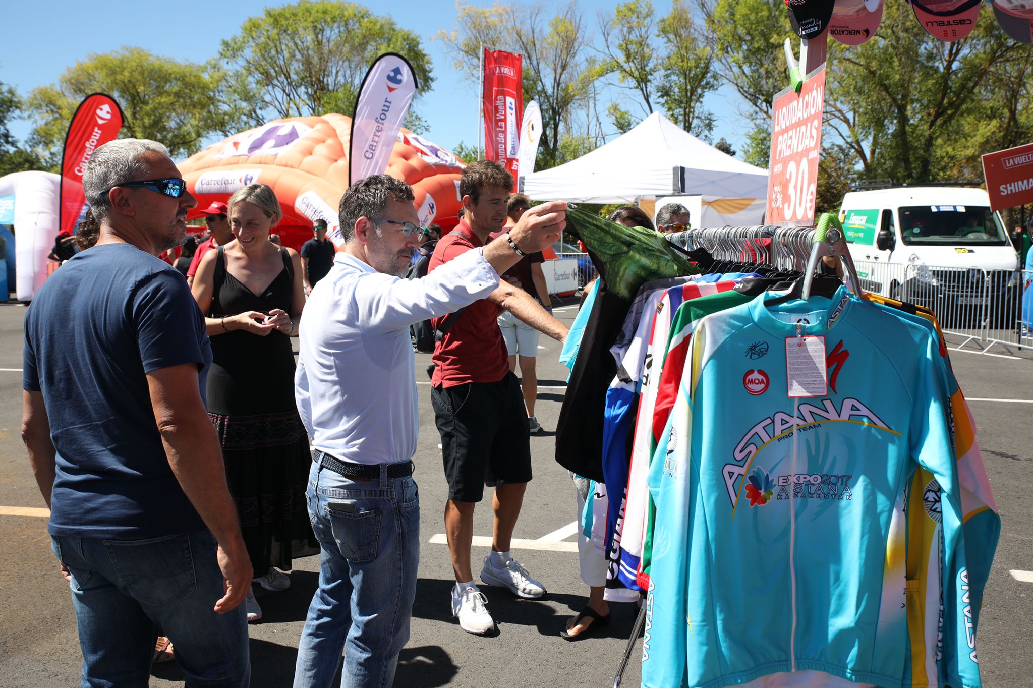 Fotos: Las mejores fotos de la cuarta etapa de La Vuelta en Álava