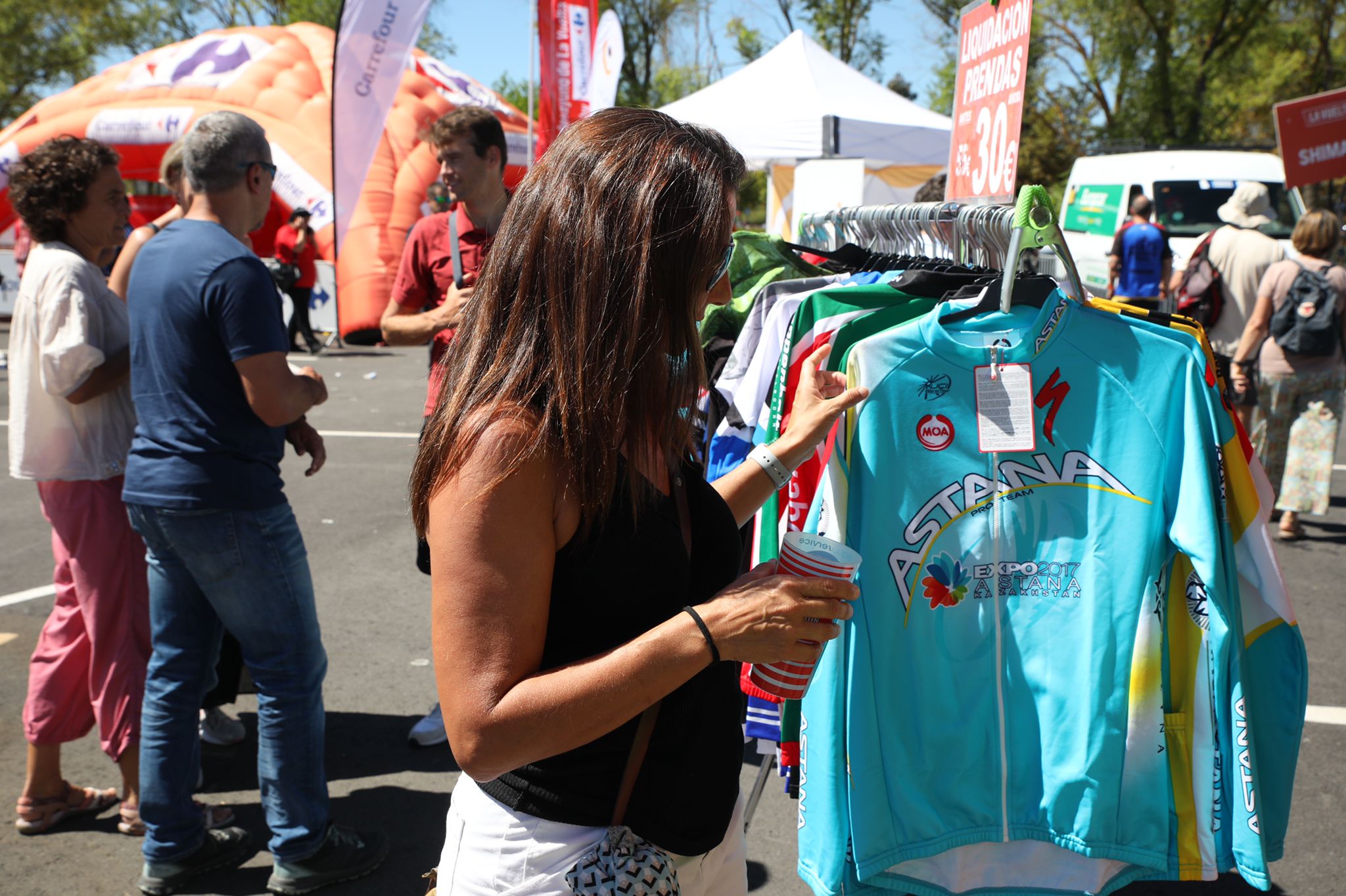 Fotos: Las mejores fotos de la cuarta etapa de La Vuelta en Álava