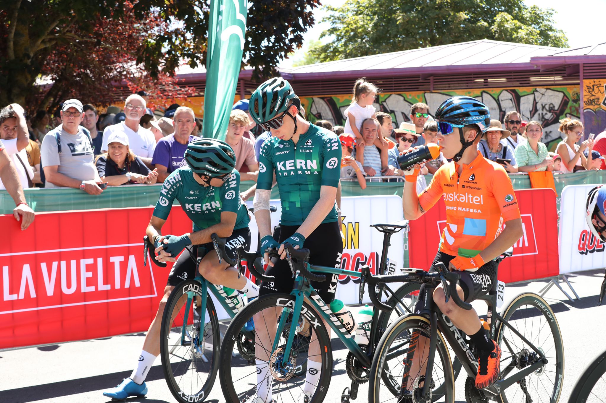 Fotos: Las mejores fotos de la cuarta etapa de La Vuelta en Álava