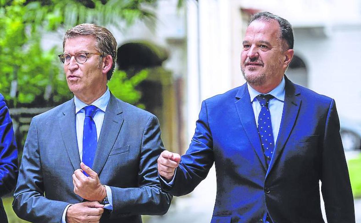 Alberto Núñez Feijóo y Carlos Iturgaiz. 