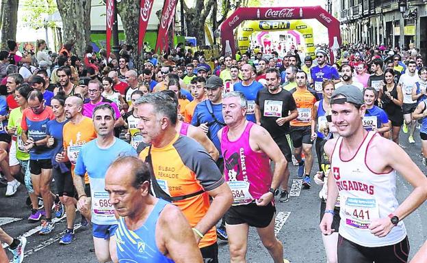 Los corredores abarrotaron el Arenal de la capital vizcaína. 