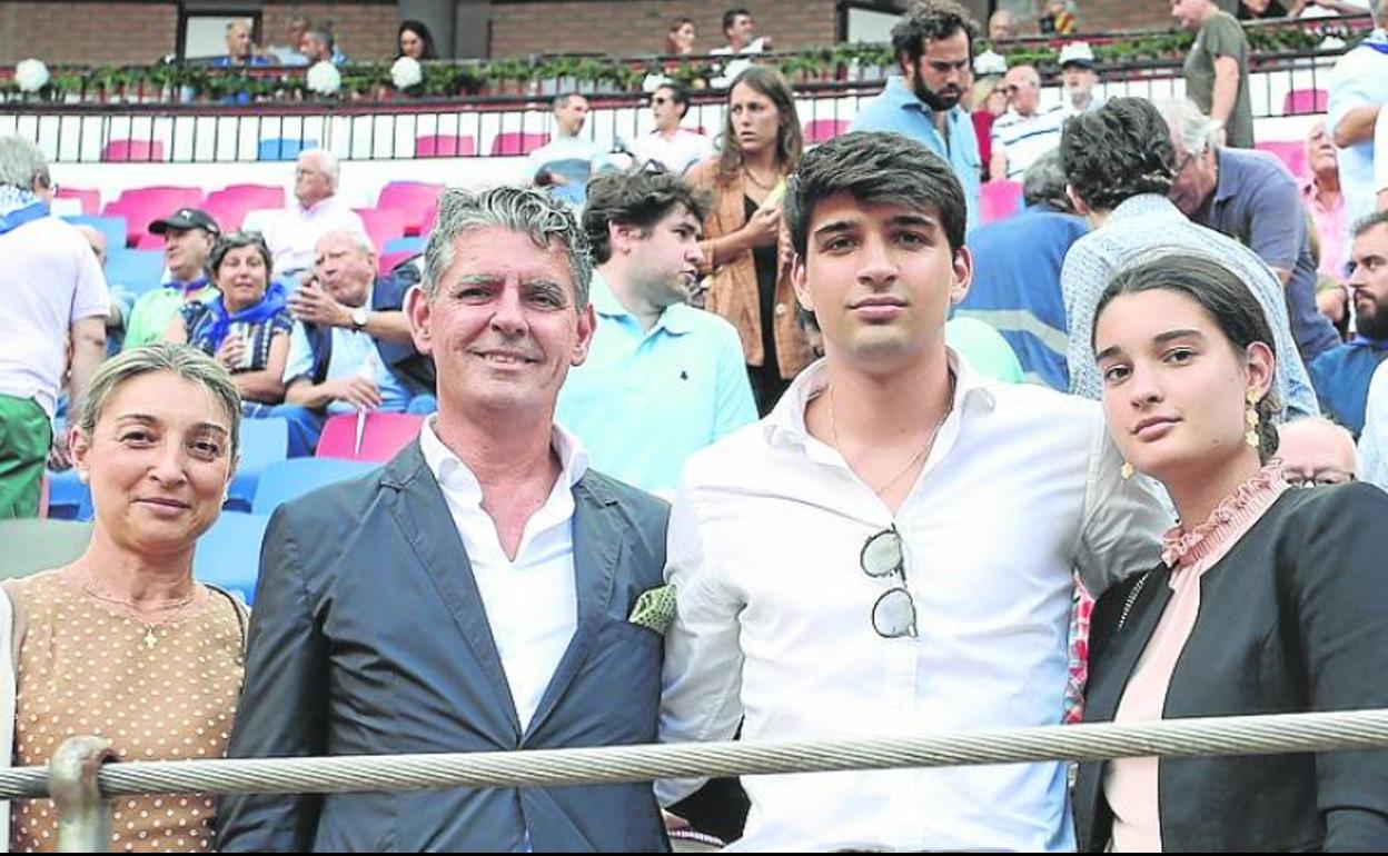 Alicia Chiravola y Fran (padre), Álvaro, Irene y Fran (hijo) Sanchís.