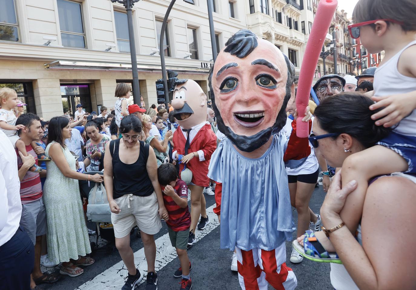 Fotos: Baile de todos los gigantes, reunión de caniches... las imágenes del último día de fietas