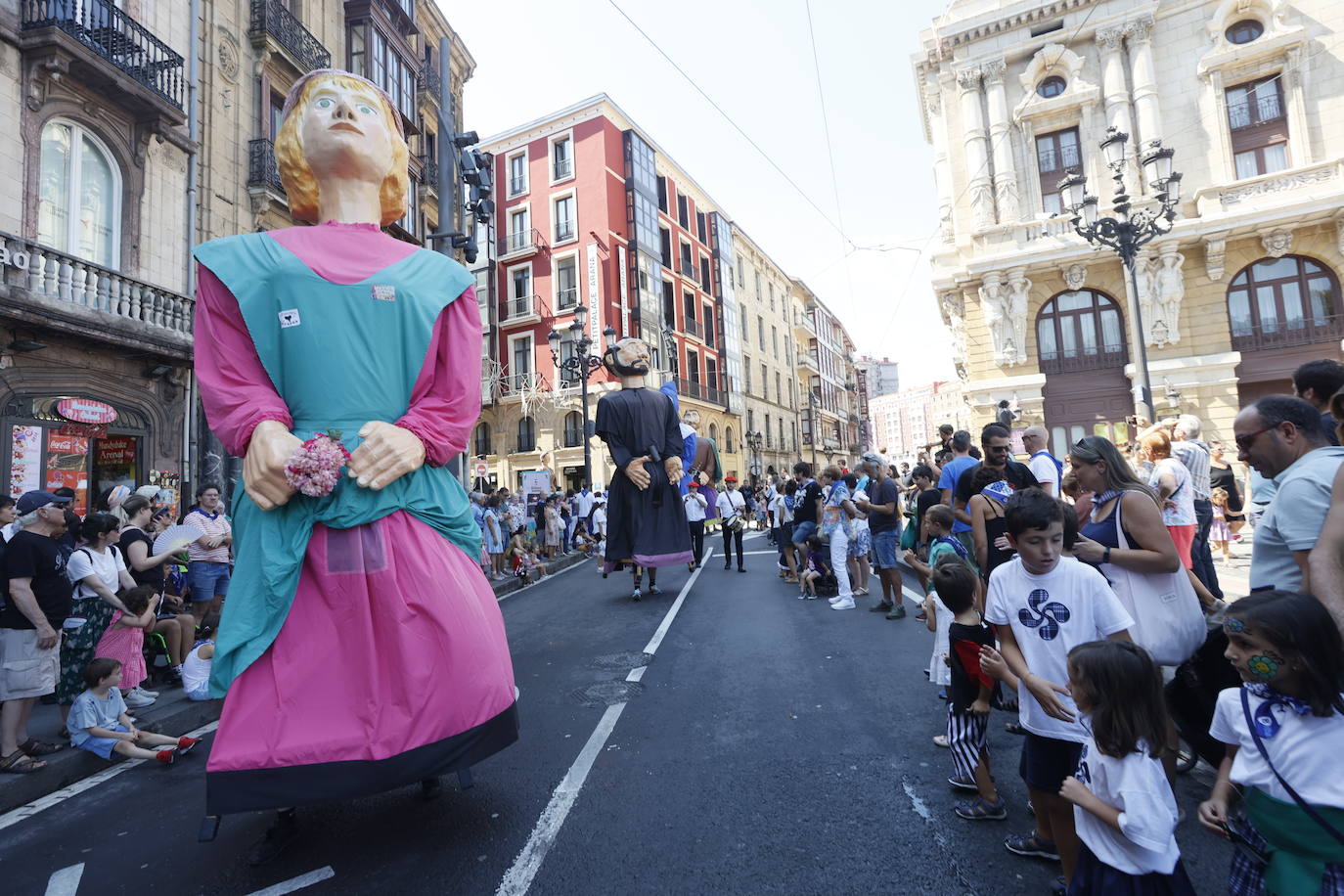 Fotos: Baile de todos los gigantes, reunión de caniches... las imágenes del último día de fietas