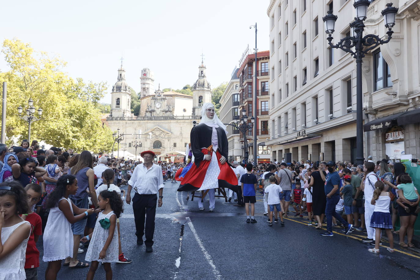 Fotos: Baile de todos los gigantes, reunión de caniches... las imágenes del último día de fietas