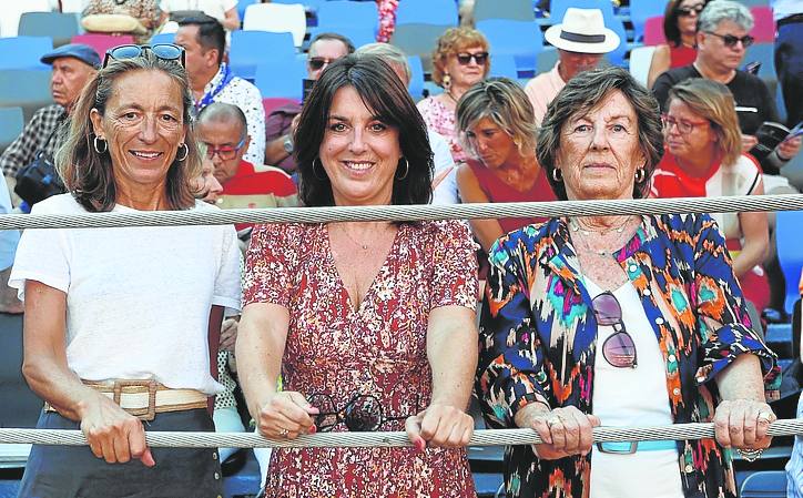 María Zubiria, Lucía Real de Asúa y Victoria Aguirrezabal. 