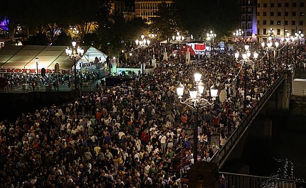 La última noche de fiestas se salda con 26 detenidos y 184 denuncias de hurto de móviles y carteras