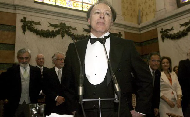 Javier Marías, durante su discurso de ingreso en la Real Academia Española en abril de 2008.